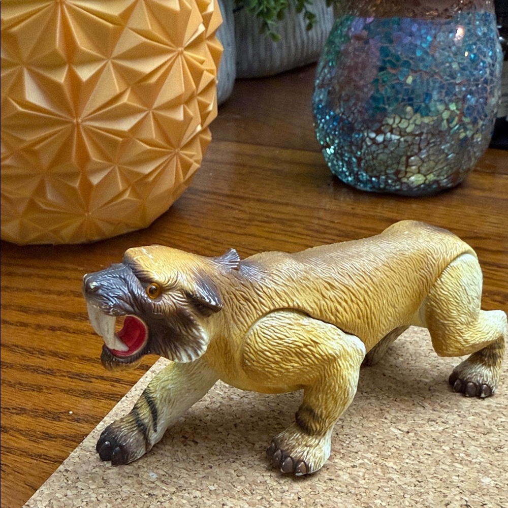 Vintage 1990s Tyco Toy Dino-Riders Ice Age Sabre Tooth Tiger Prehistoric Extinct